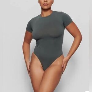 Skims bodysuit NWT